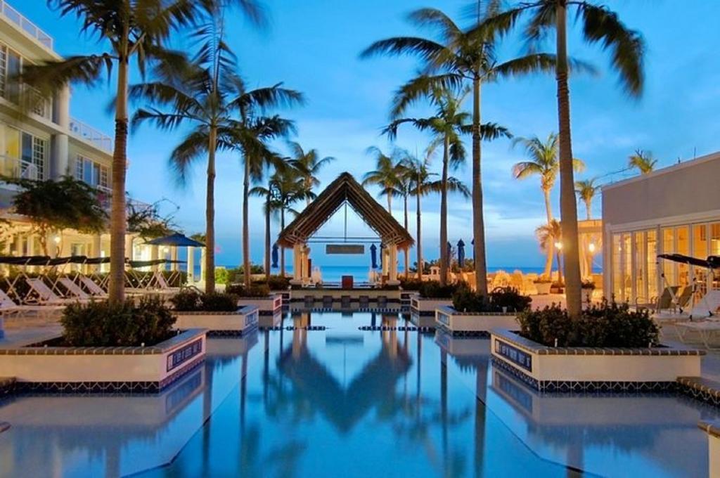 Grand Cayman Beach Suites Seven Mile Beach Екстер'єр фото
